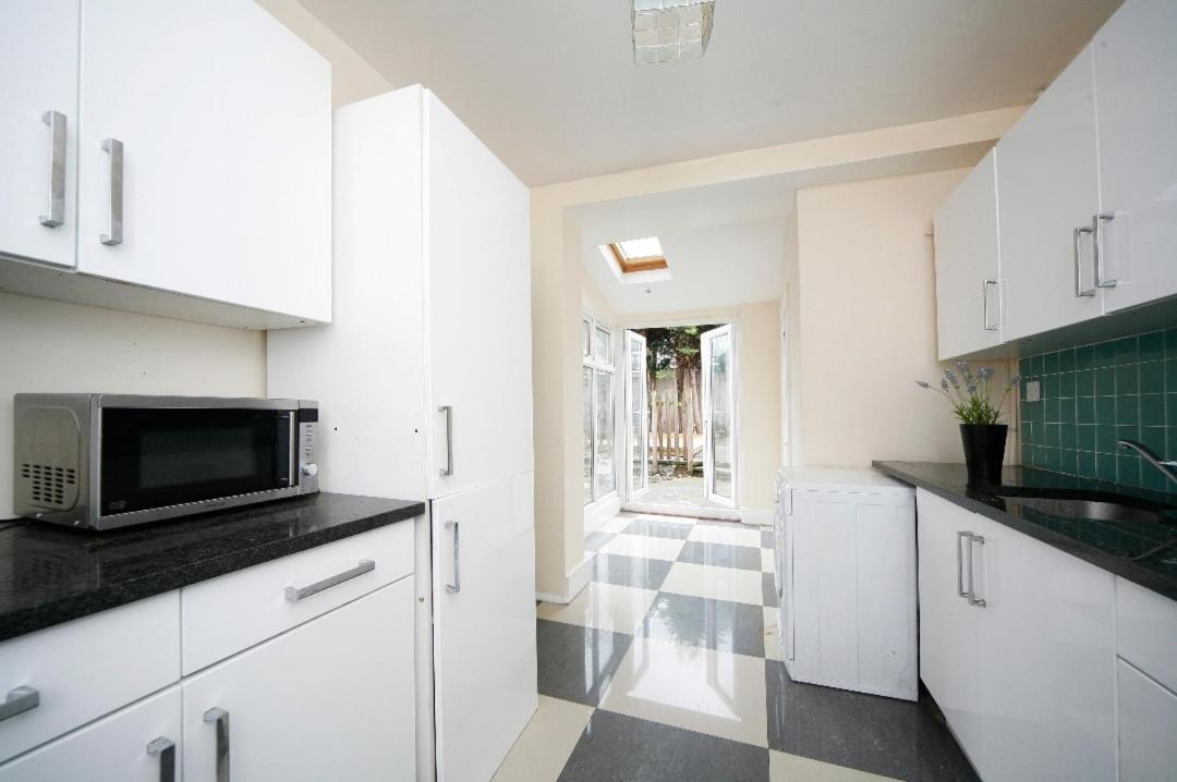 London Comfy Doubles Aparthotel ภายนอก รูปภาพ